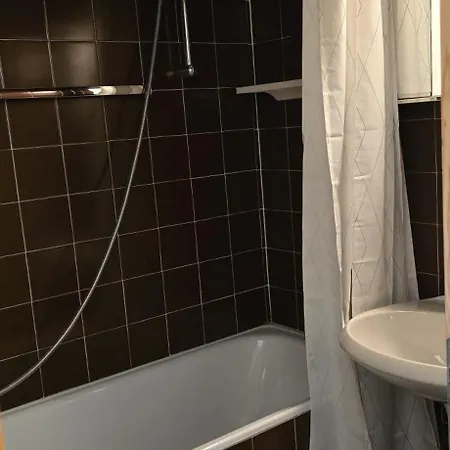 Mountain G1 Free Private Parking 皮拉